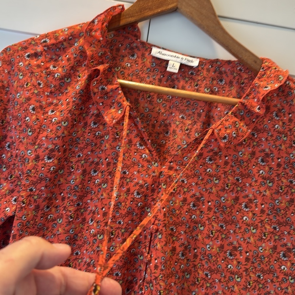 Abercrombie & Fitch Orange Floral Patterned Blouse with Ruffle Long Sleeve Large - Picture 4 of 13